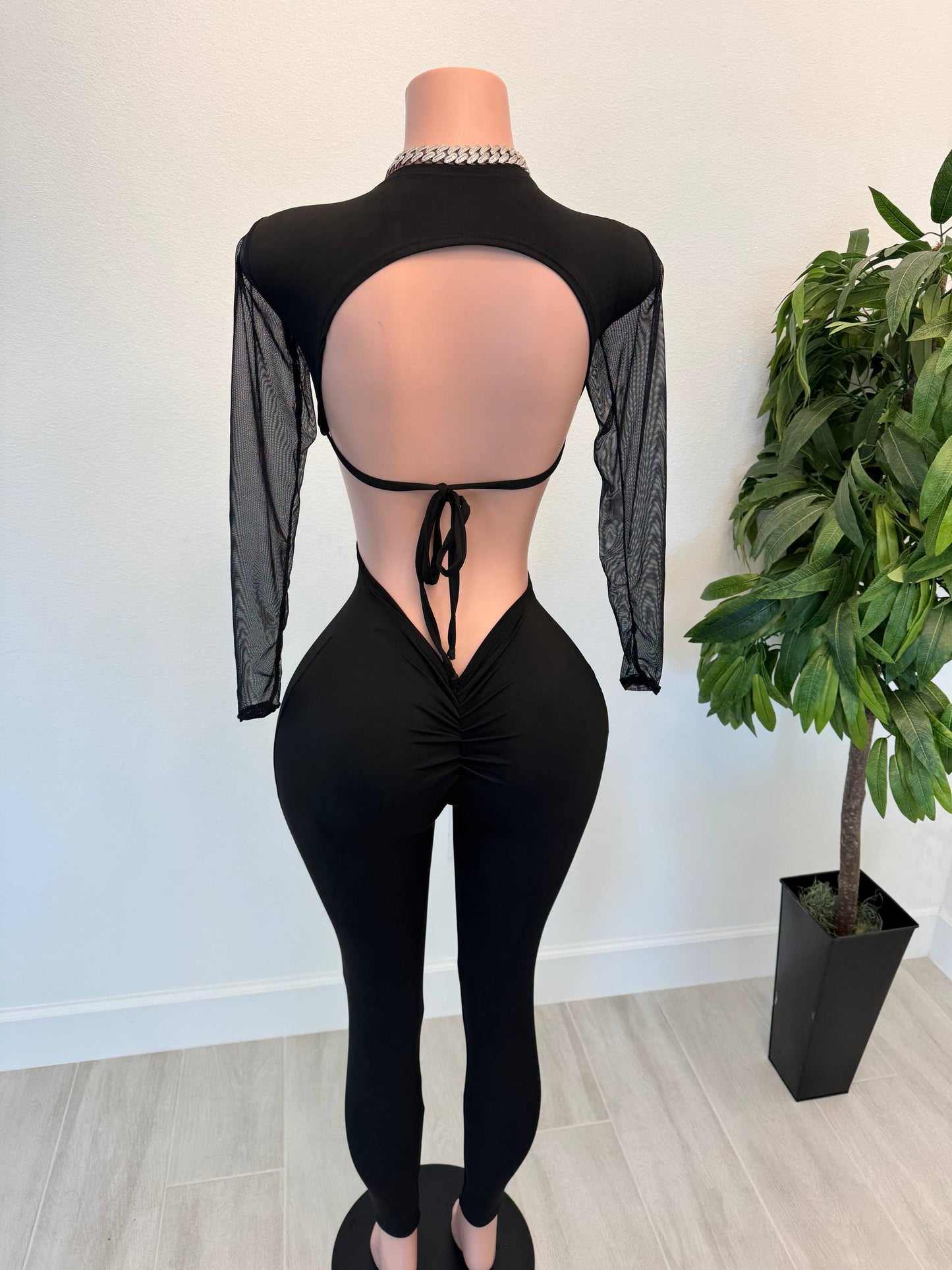 Black Cut-Out Jumpsuitš¤